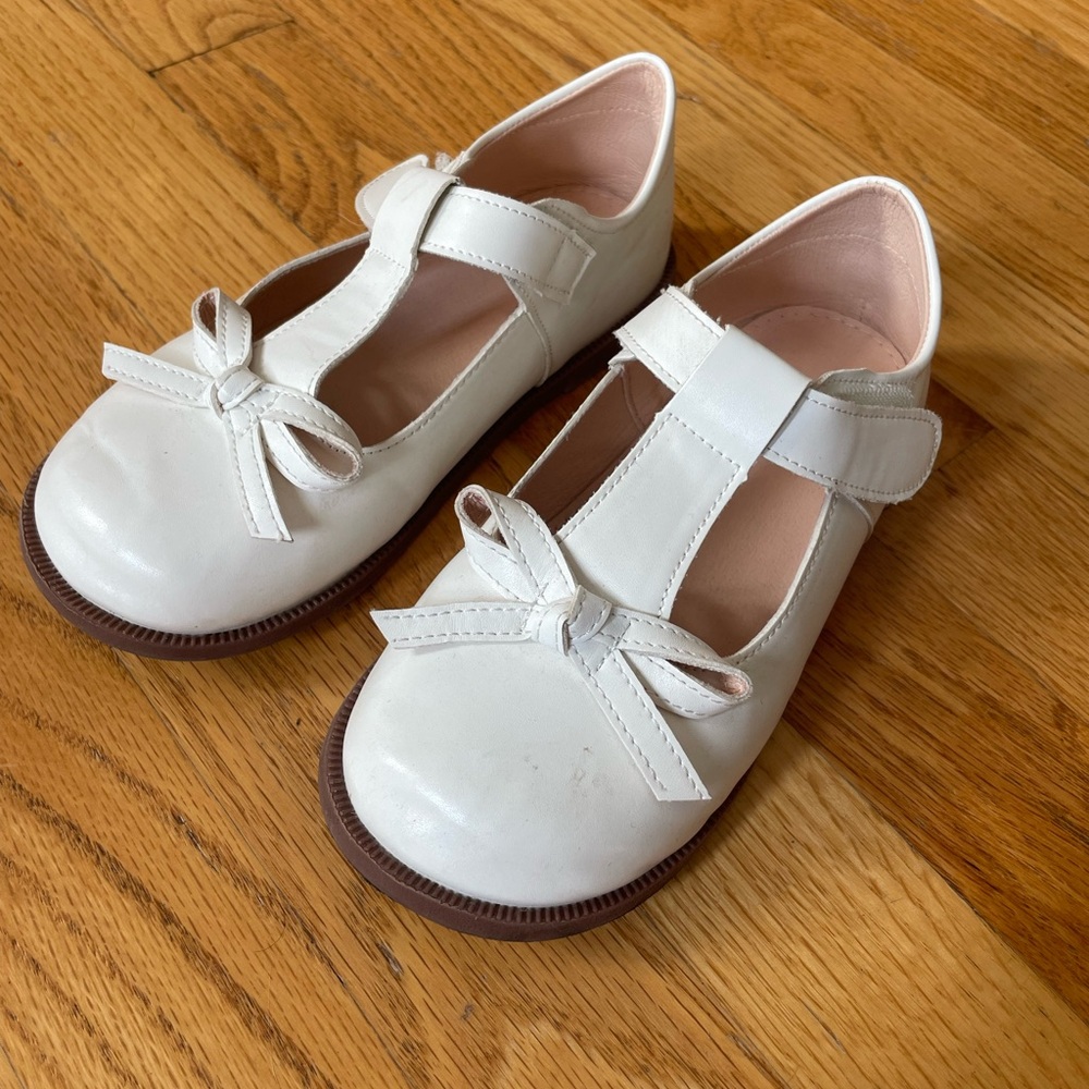 Girls shoes.